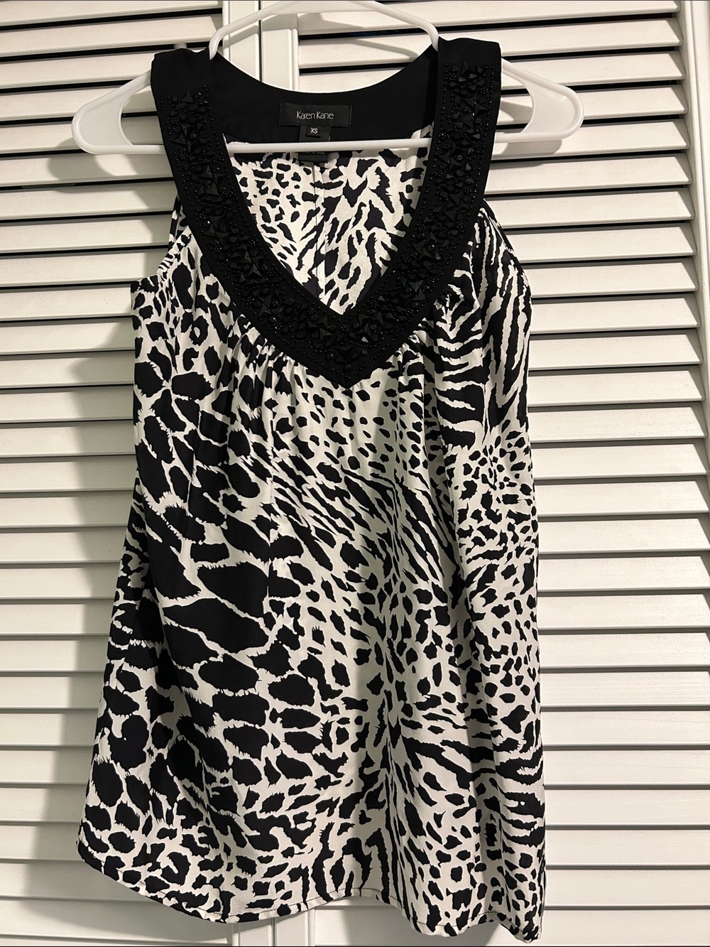Karen Kane Black & White Beaded V-Neck Animal-Print sleeveless silk top